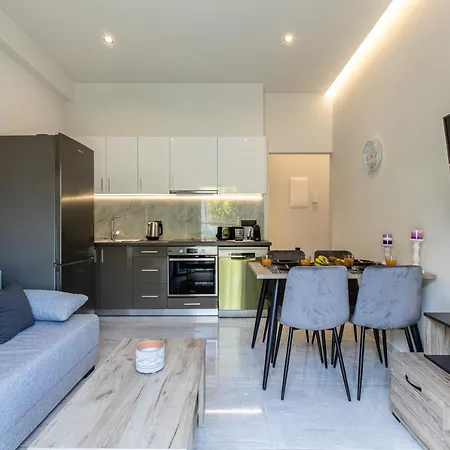 Neaira Near The חאניה